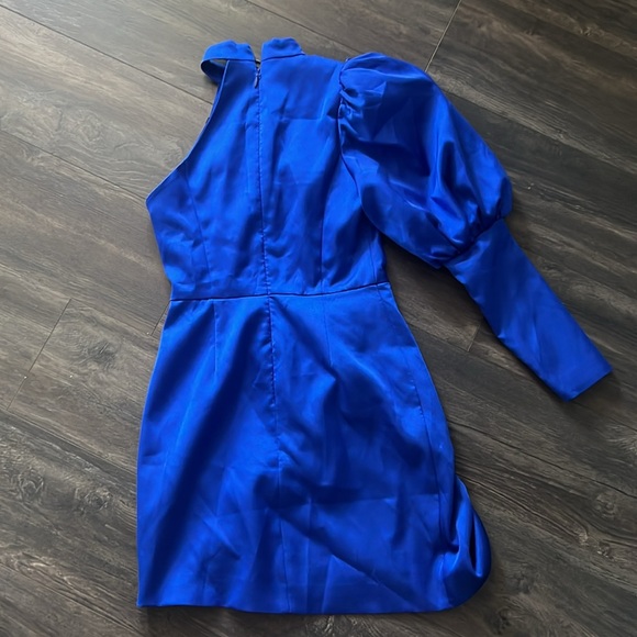 Lavish Alice Dress - Picture 4 of 4